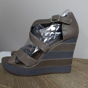 Juicy couture wedge sandals leather striped strappy size 8